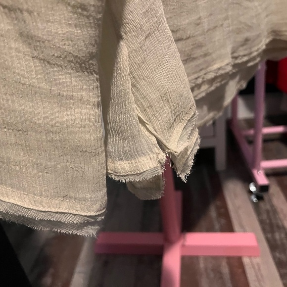 Zara plisse crinkle gauze blouse. Size S. Uncut detail on collar and sleeves. - Picture 3 of 4